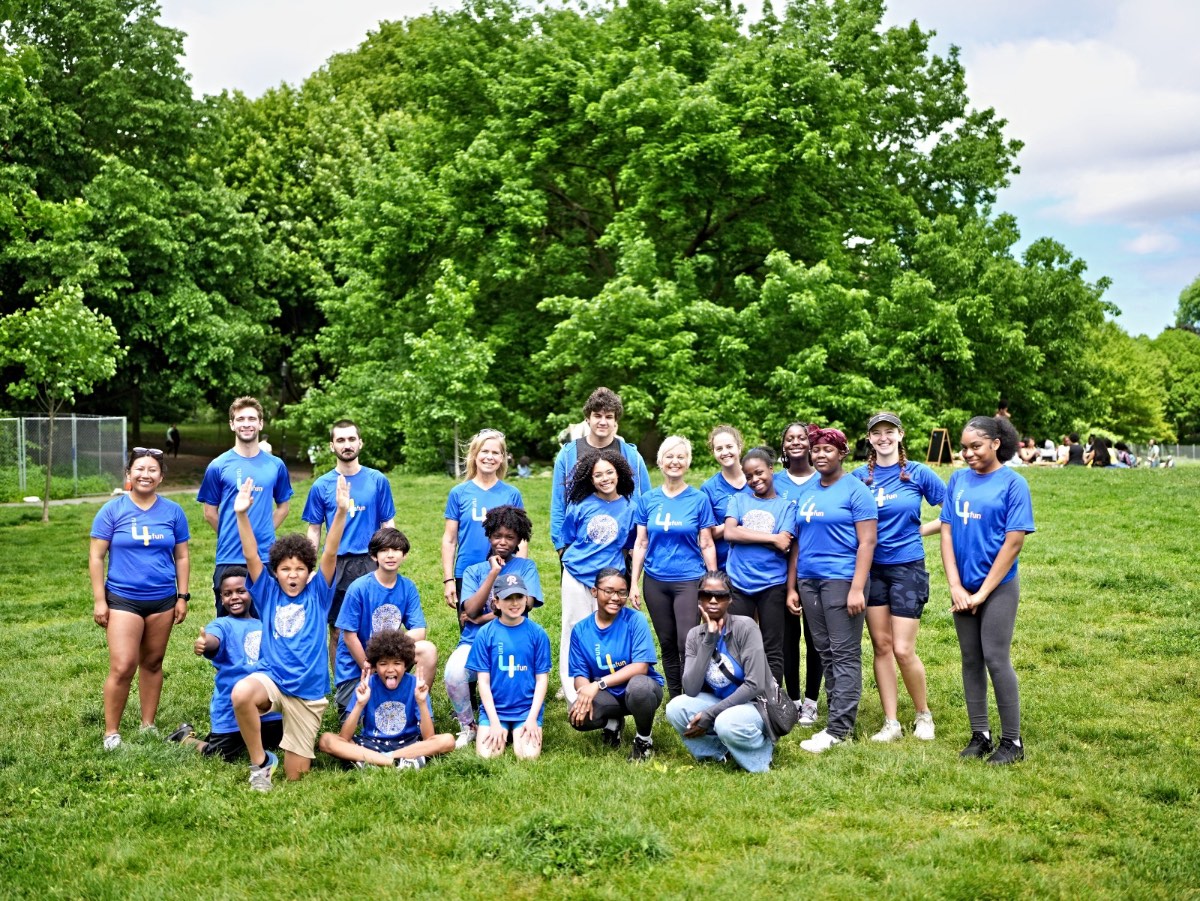 The full Run4Fun community gathered in the park